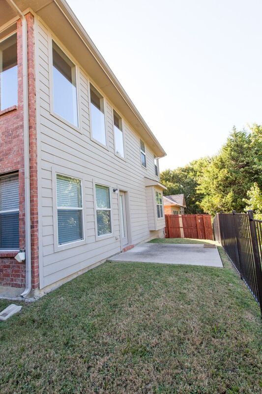 Foto del edificio - 2805 Gooseberry Dr