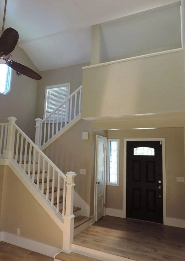 Foto del edificio - Beautiful 3-bed, 3-bath Home