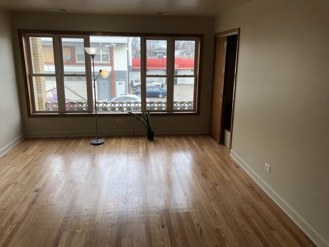 Building Photo - 6213 W Belmont Ave