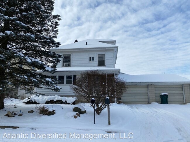 Building Photo - 4 br, 2.5 bath House - 2211 Raymond Dr.