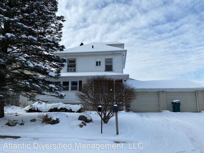 Foto del edificio - 4 br, 2.5 bath House - 2211 Raymond Dr.