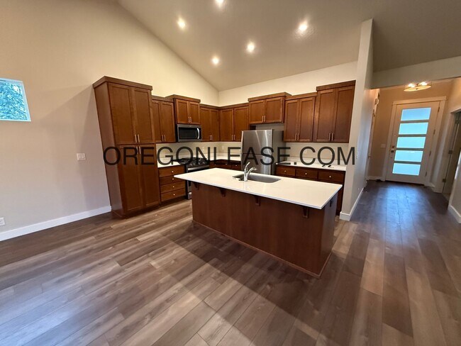 Foto del edificio - 4 bedroom 2 bath 1650 sqft Springfield home