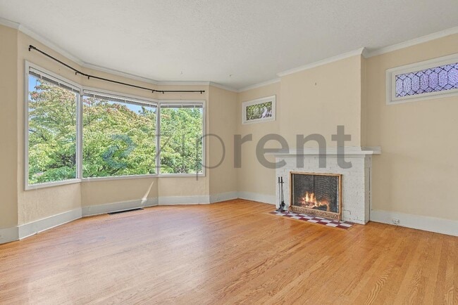 Building Photo - Unit A