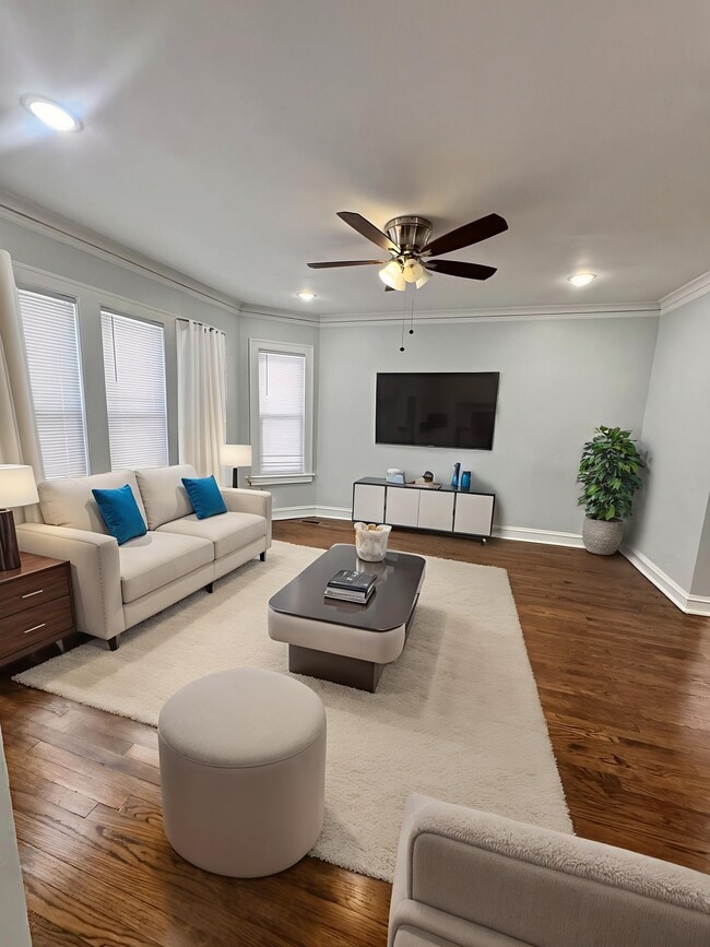 this photo is virtually staged - 2950 N Lowell Ave