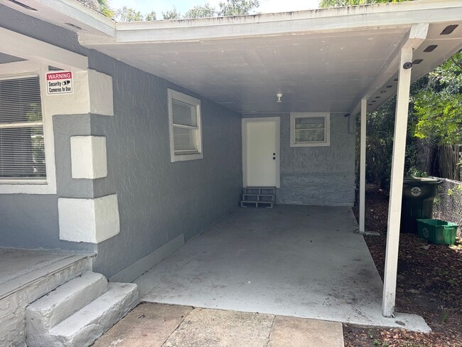 Building Photo - Newly Remolded 3 Bedroom