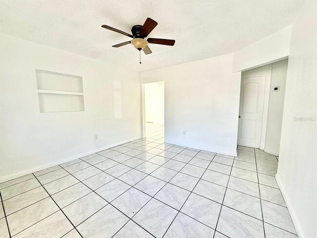 Building Photo - 1607 E Maple Ave