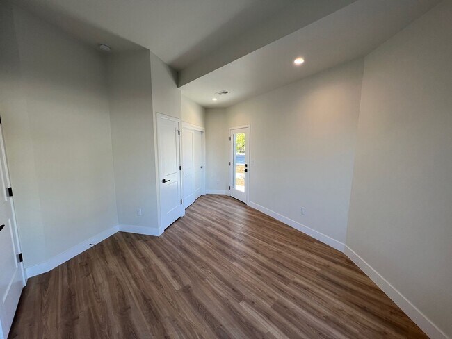 Building Photo - New Build Townhome in the Highlands