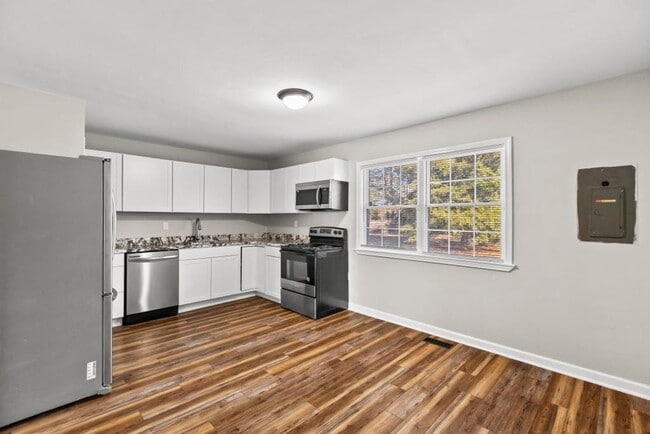 Foto del edificio - Newly Remodeled Hubert Home