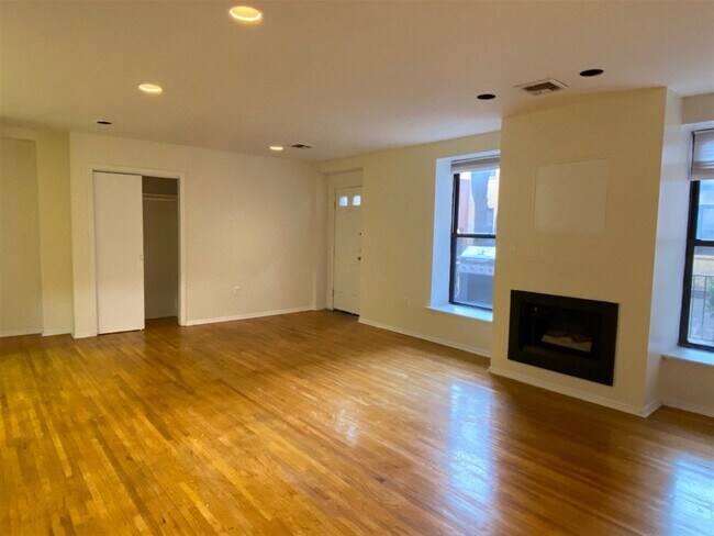 Foto del edificio - 227 Adams St