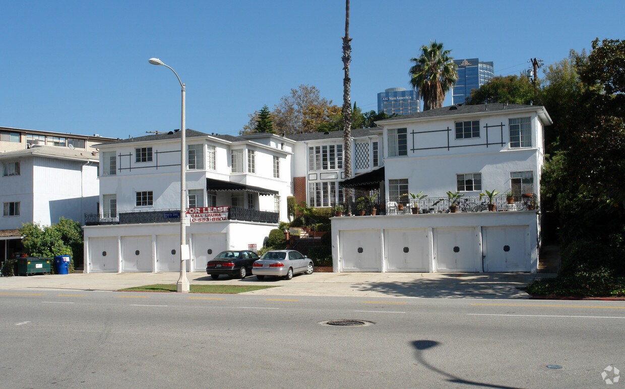 Foto del edificio - 1966 S Beverly Glen Blvd