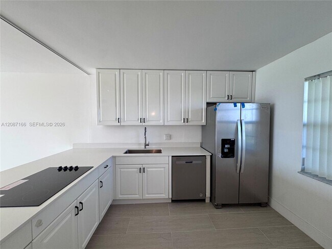 Building Photo - 575 Oaks Ln