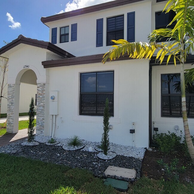 Building Photo - 12940 SW 232nd Ter