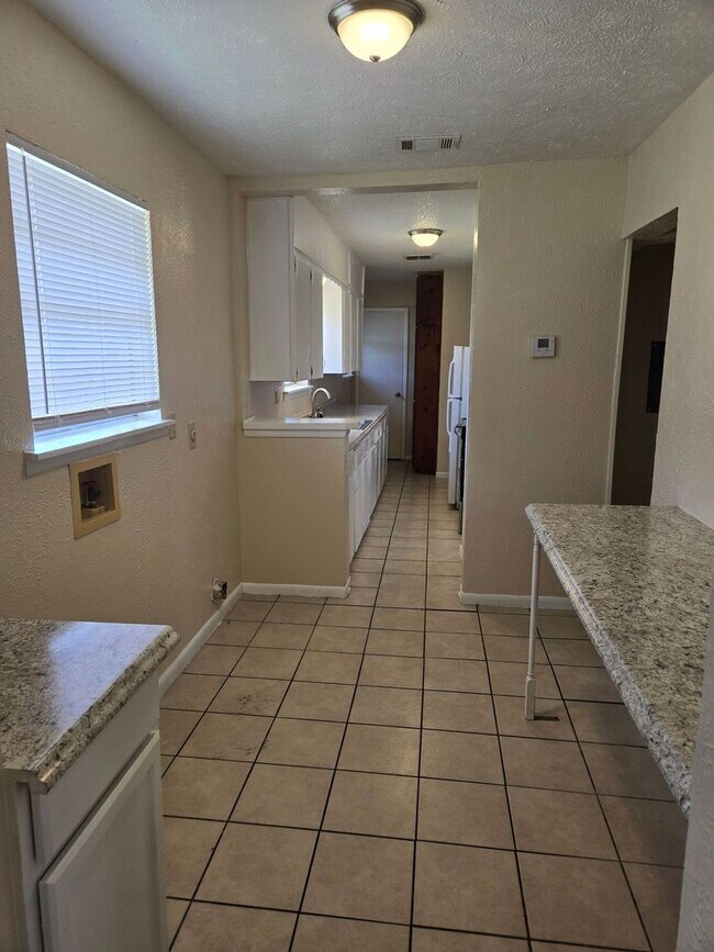 Foto del edificio - 612 Sunset Ln