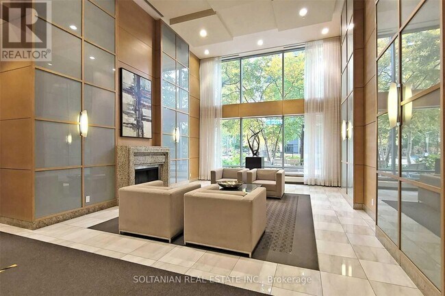 Photo du bâtiment - 4978 Yonge St