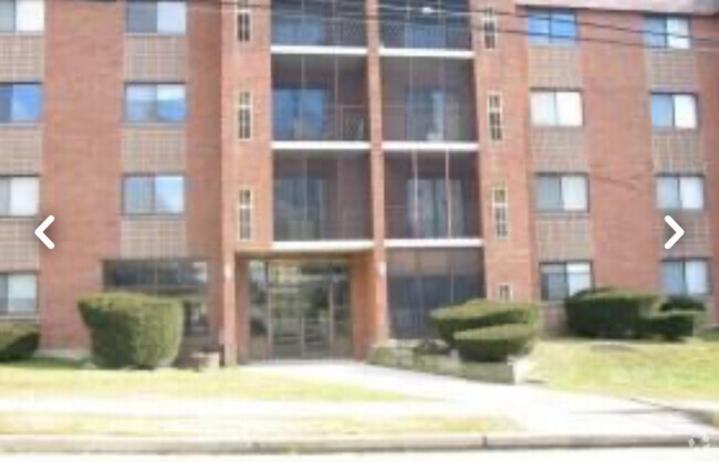 Building Photo - 11 Bassett St