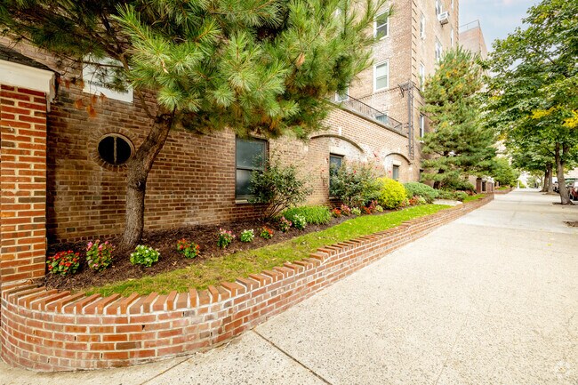 Foto del edificio - Berkeley Apartments Corporation