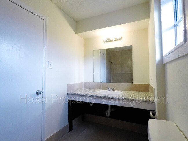 Foto del edificio - 6555 Brittmoore Rd
