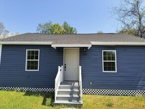 Building Photo - 1000 N G St