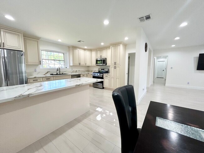 Foto del edificio - 16754 Armstead St