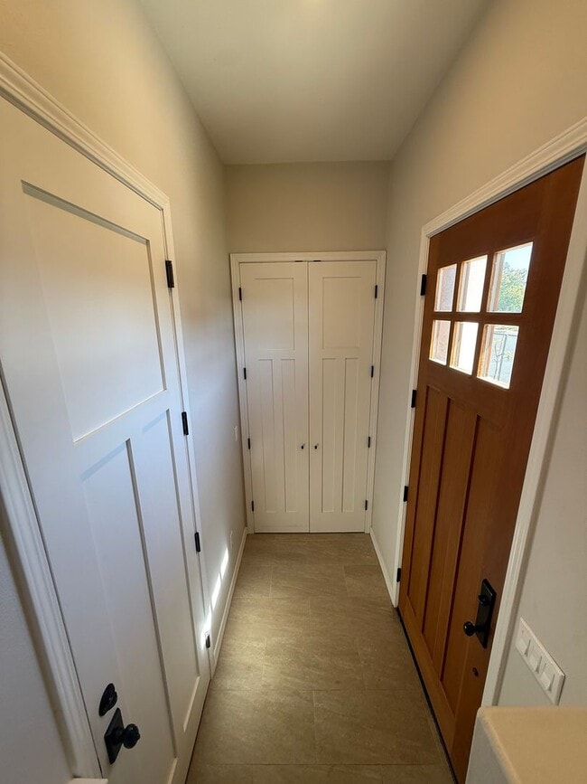 Foto del edificio - Updated 2 Bedroom/ 2 Bathroom Duplex in Coffee Park!