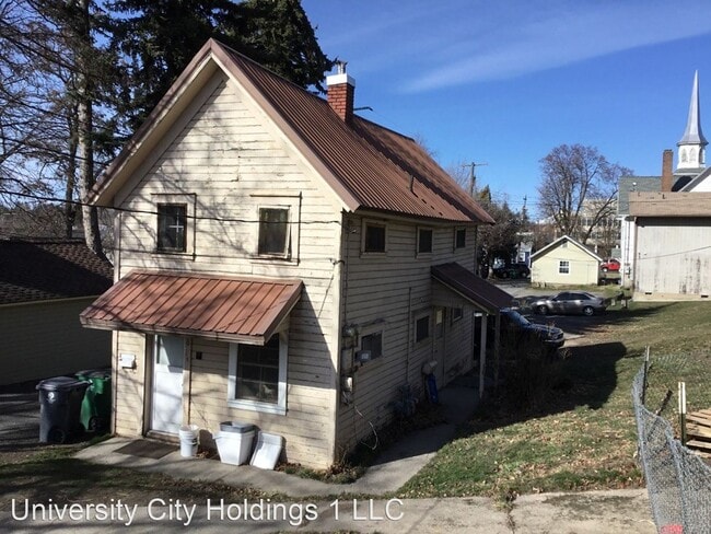 Building Photo - 216 E 7th St