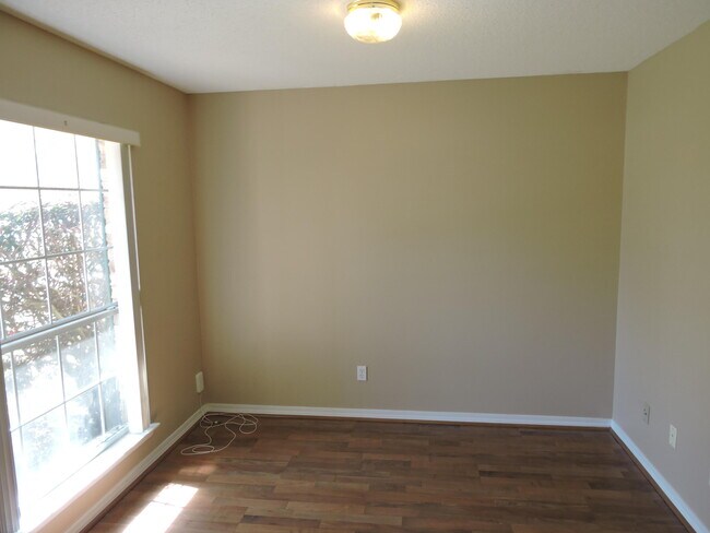 Building Photo - 328 Riverchase Blvd