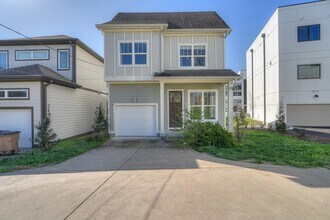 Building Photo - 908 Youngs Ln