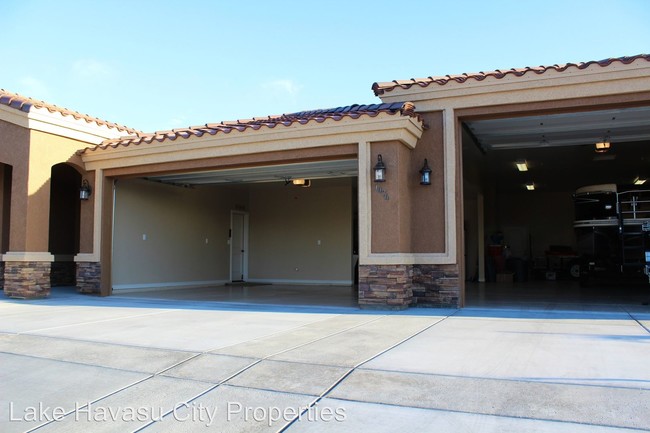 Building Photo - 3 br, 3 bath House - 1074 Glen Eagles Dr