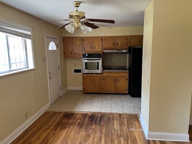 Foto del edificio - Two Bed One Bath in Volintine Evergreen
