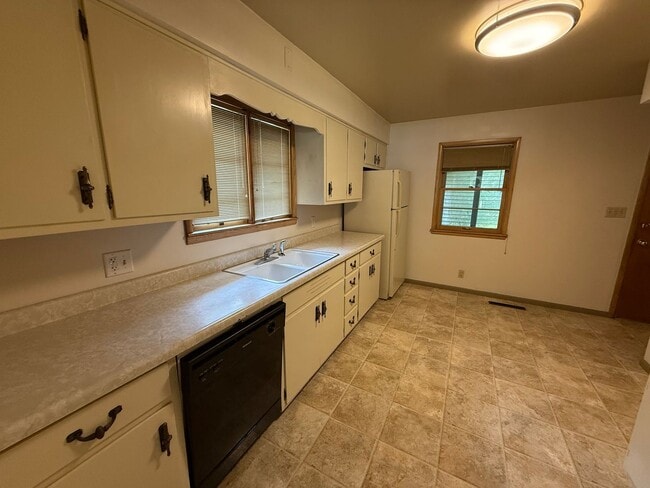 Building Photo - 3 Bedroom House Close to Ross-Ade and Mackey---WAIVED APPLICATION FEES!
