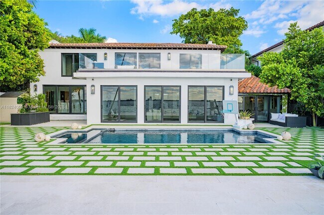 Foto del edificio - 5328 N Bay Rd
