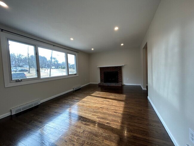 Building Photo - 201 Gorwin Dr