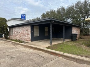 Building Photo - 100 Bobbie Ct