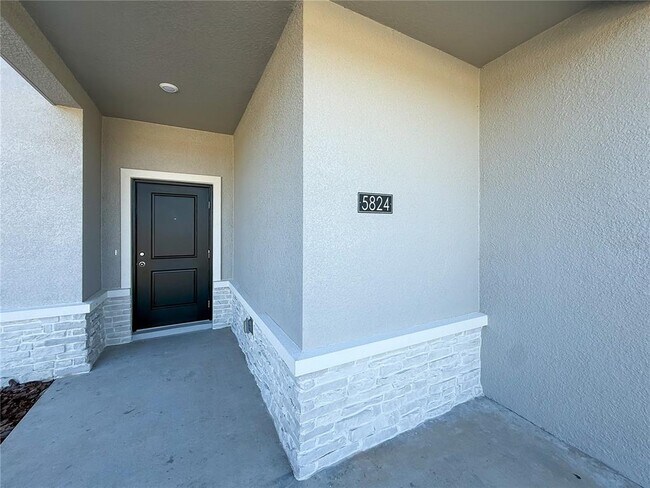 Foto del edificio - 5824 Meditation Dr