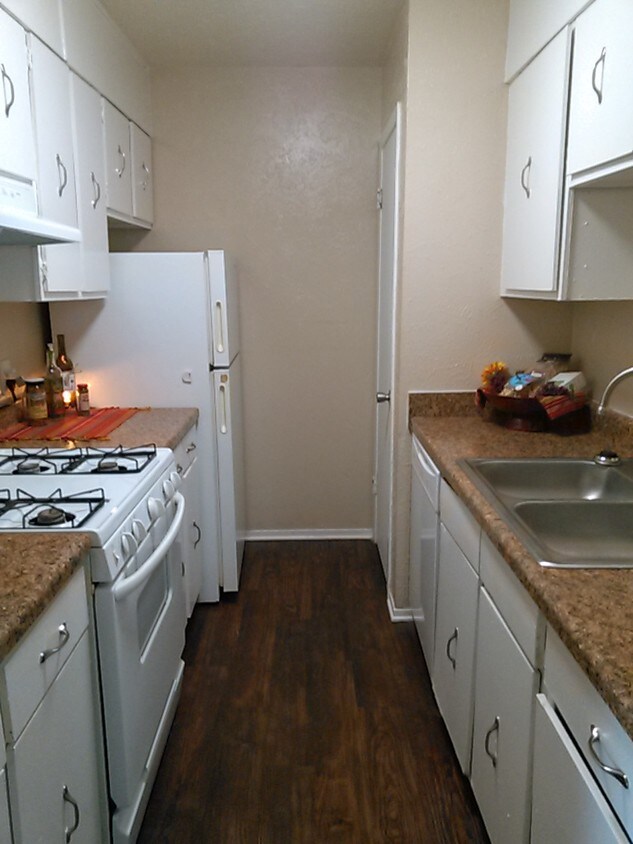 Primary Photo - 807 Scenic Dr