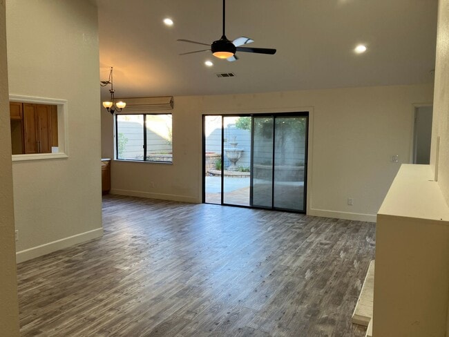 Building Photo - 3600 Thomas More Way