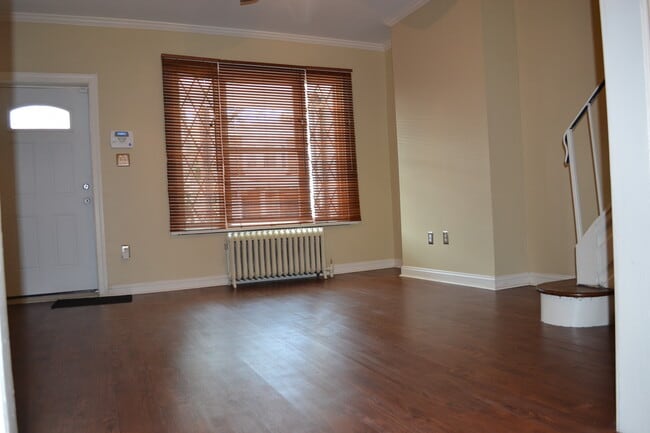 Building Photo - 5755 Larchwood Ave