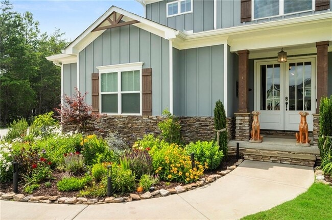 Building Photo - 175 STONELEDGE TRCE N