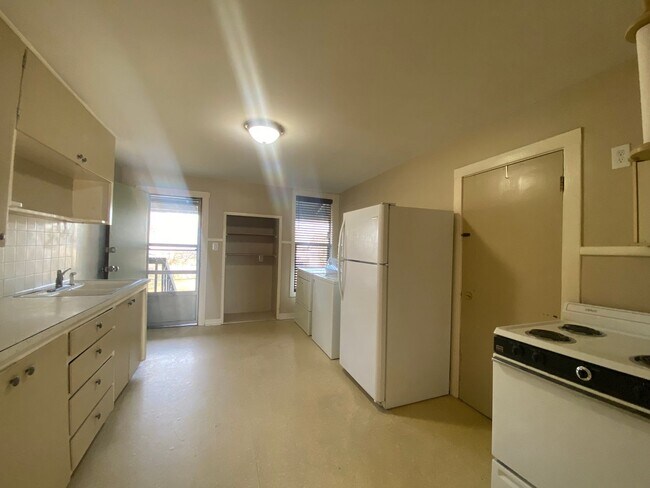 Foto del edificio - 2521-2523 E. Sharp Ave