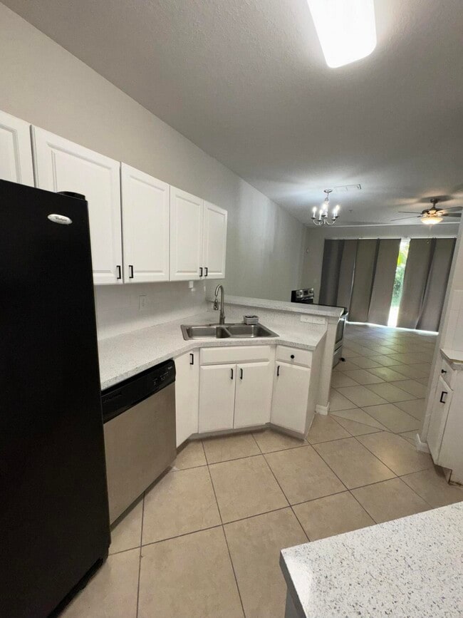 Building Photo - 895 Pipers Cay Dr