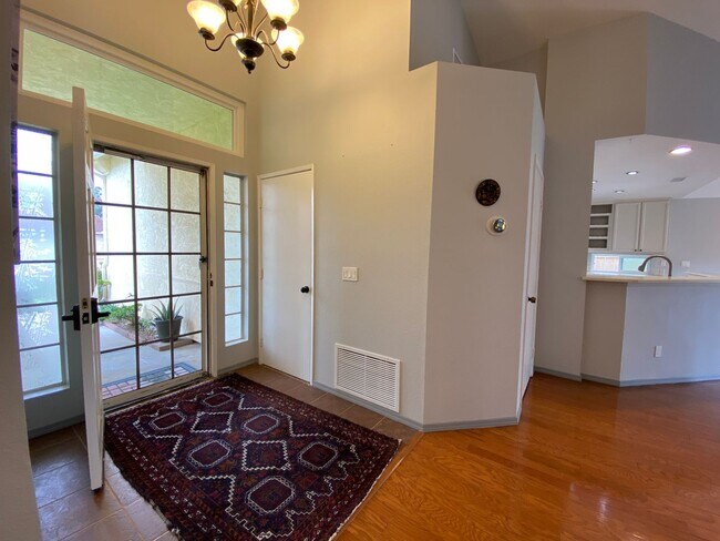 Foto del edificio - Beautiful Single Story Home in Shadow-Ridge!