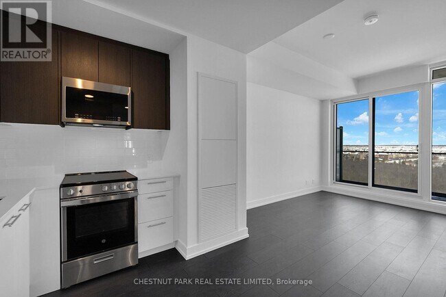 Photo du bâtiment - 215 Veterans Drive