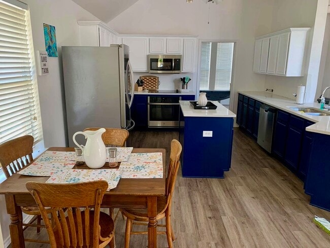 Kitchen - 4700 Basil Dr