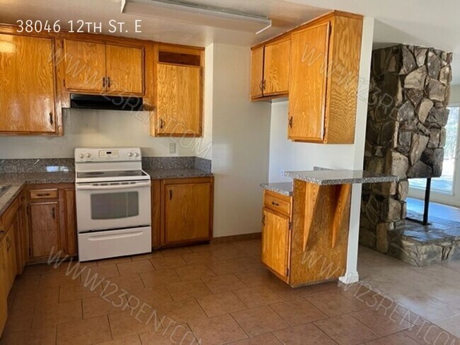 Foto del edificio - 38046 12th St E