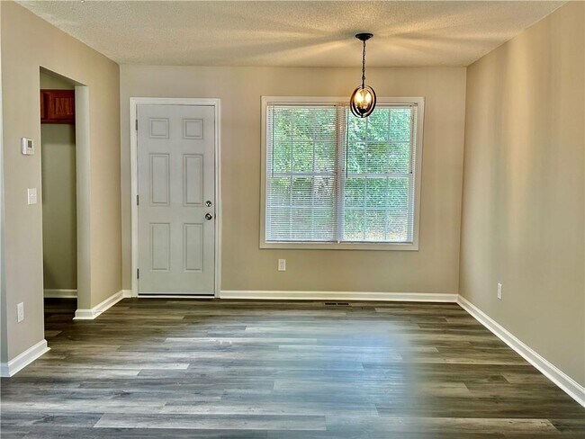 Foto del edificio - 380 River Trace Dr