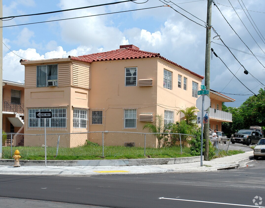 Building Photo - 658 SW 5th Ave