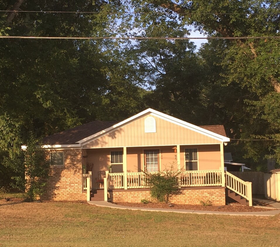 8640 Club Dr Unit B, Douglasville, GA 30134 Apartments in