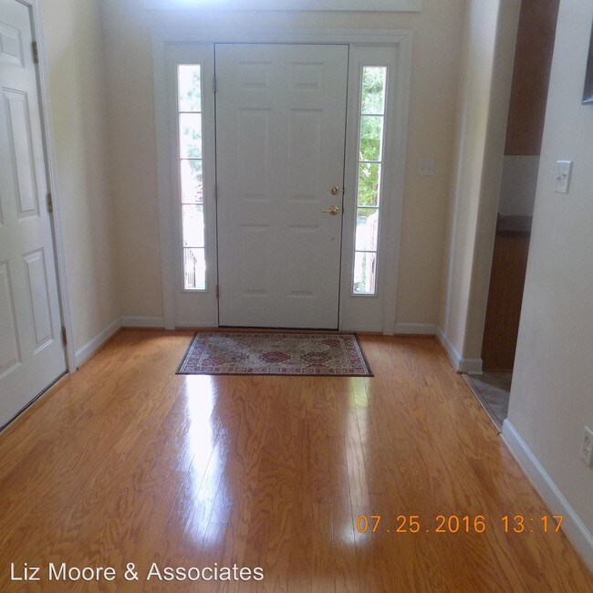 Foto del edificio - 5208 Hillside Way