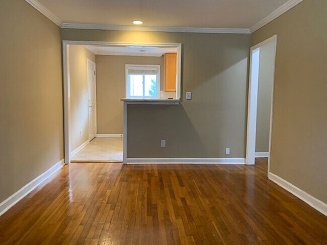 Building Photo - 2 bedroom/1 bath Condominium in a Gated Community