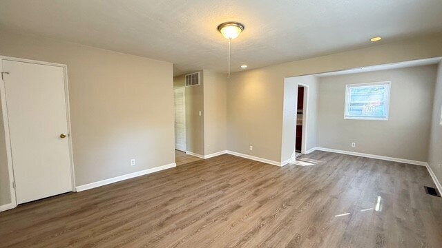 Foto del edificio - EAST - 3 BEDROOM/1.5 BATH RANCH HOME AVAILABLE NOW!